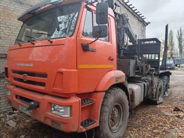 Тягач лесовозный с КМУ 5200A4