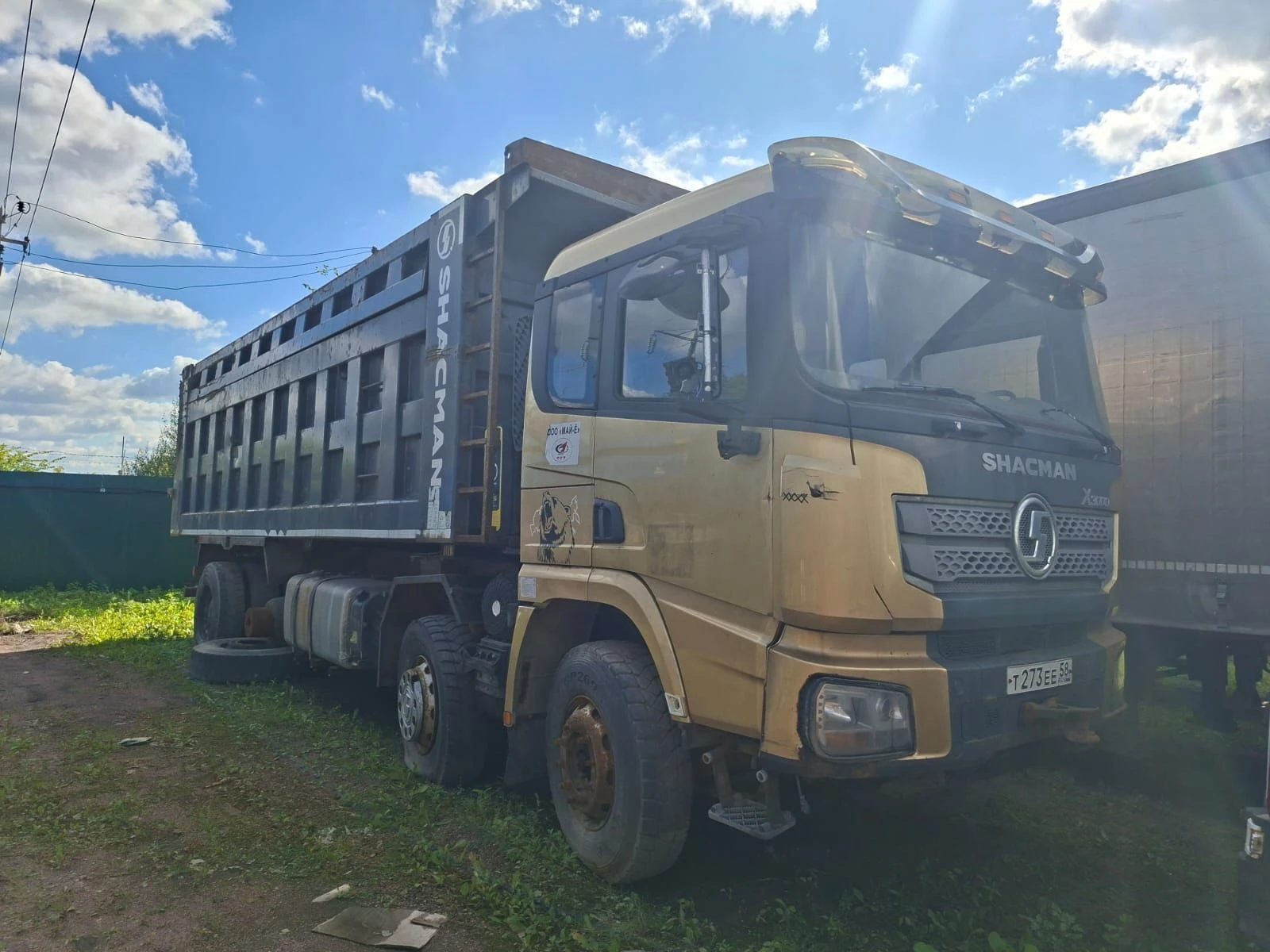 Специализированный, автомобиль - самосвал SHACMAN SX33186T366