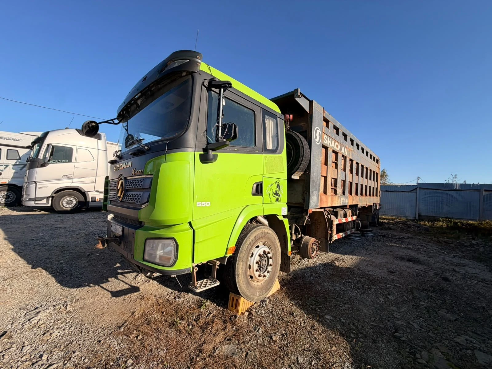 Самосвал SHACMAN SX331863366