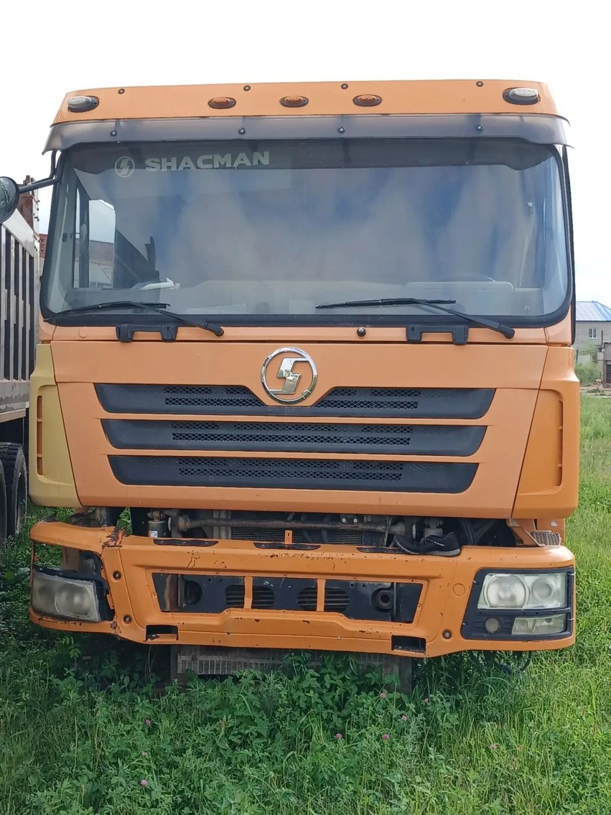 Самосвал SHACMAN SX3318DT366