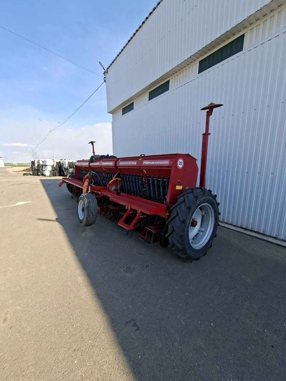 Сеялка зернотуковая рядовая СЗ-6-06