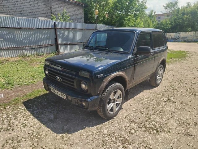  Легковой автомобиль LADA 4x4