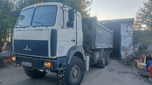 Самосвал МАЗ 780130