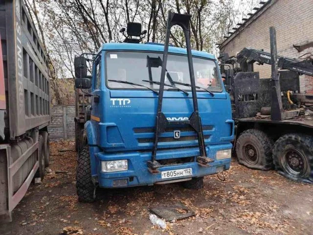 Специальный, автомобиль-тягач лесовозный с КМУ Дизель-С