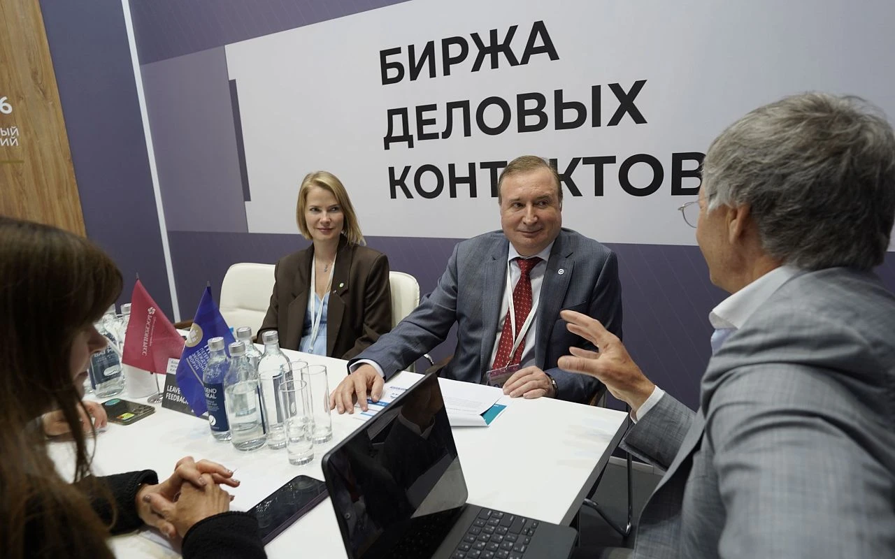 СберЛизинг и Национальная ассоциация производителей автобусов обсудили перспективы сотрудничества на ПМЭФ-2026