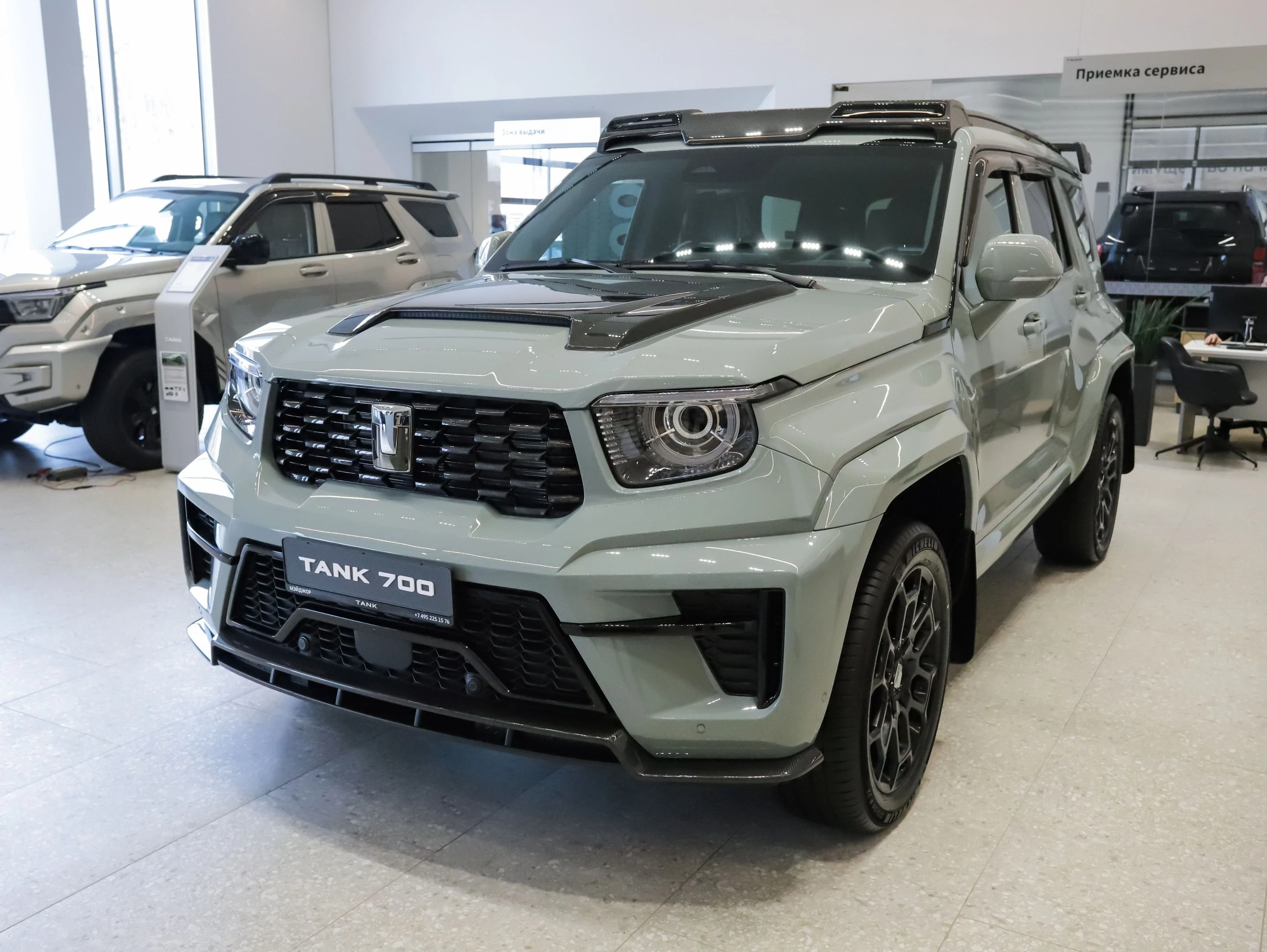Tank 700 Е1 3.0 гибрид АТ полный привод