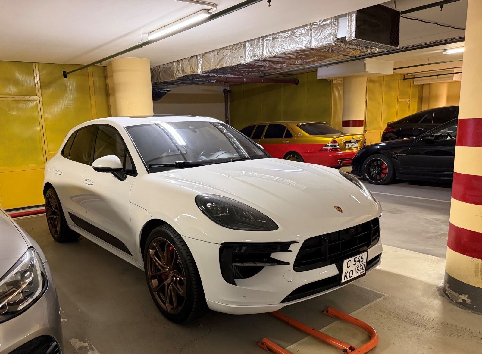 Легковой автомобиль Porsche MACAN